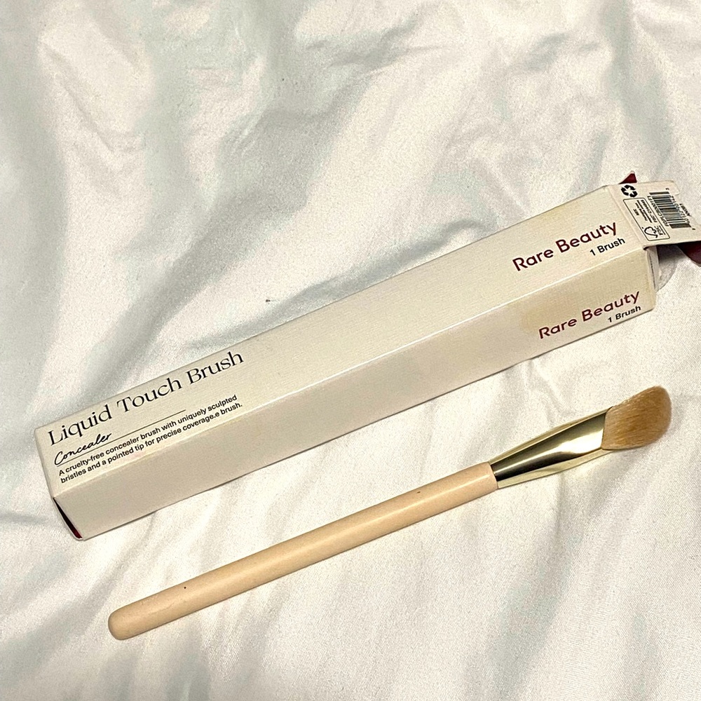 Rare Beauty Liquid Touch Concealer Brush